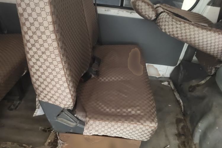 Used Jinbei Hiace 2011 2.0L 5th Generation Kuaiyunwang Luxury Edition 4G19 Left Rear Seat