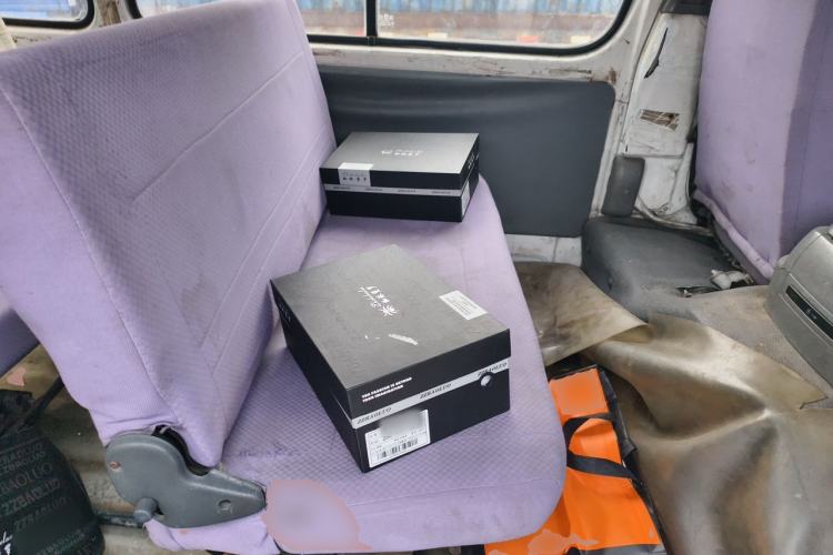 Used Jinbei Hiace 2011 2.0L Fifth-Generation Kuaiyunwang Standard Version 4G21B Left Rear Seat