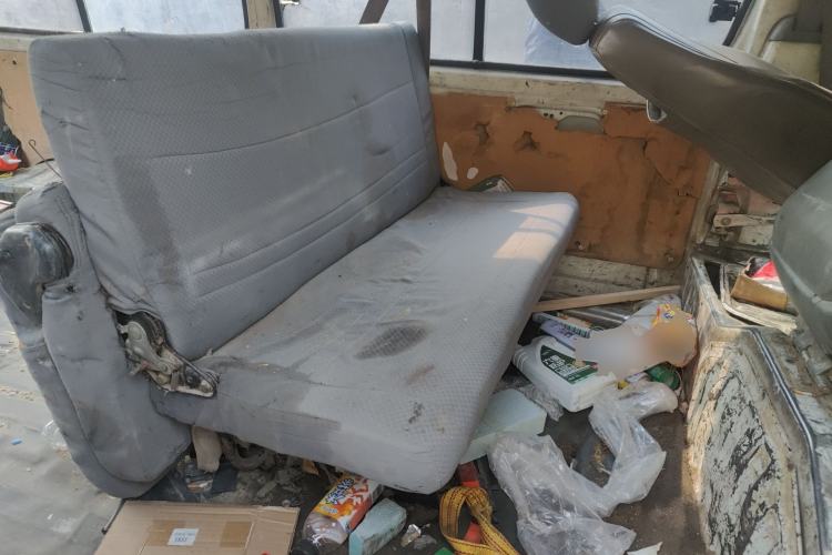 Used Jinbei Hiace 2011 2.0L 5th Generation Kuaiyunwang Comfort Type K 4G19 Left Rear Seat