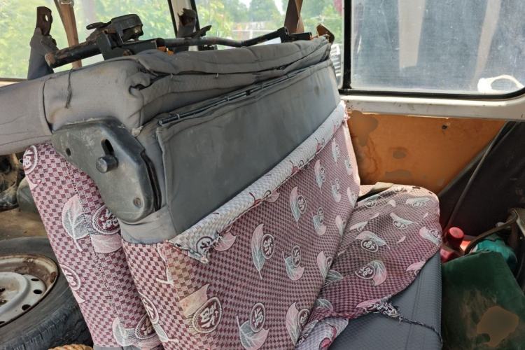 Used Jinbei Hiace 2011 2.0L 5th Generation Kuaiyunwang Luxury Edition 4G19 Left Rear Seat