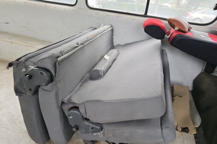 Used Jinbei Hiace 2011 2.0L 5th Generation Kuaiyunwang Standard Version 4G19 Left Rear Seat