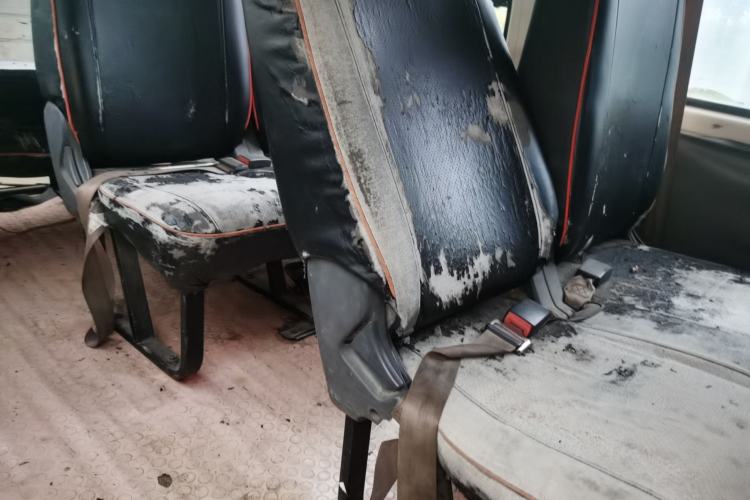 Used Jinbei Hiace 2011 2.0L 5th Generation Kuaiyunwang Luxury Edition 4G19 Left Rear Seat