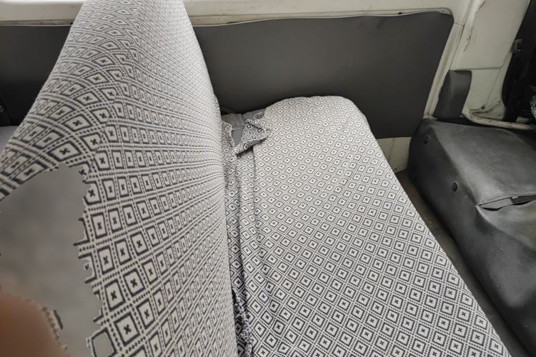 Used Jinbei Hiace 2011 2.0L Fifth-Generation Express Luxury V19 Left Rear Seat