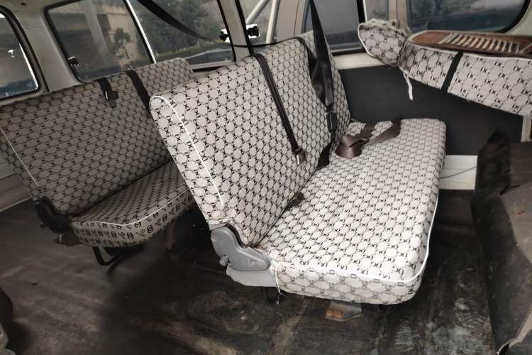Used Jinbei Hiace 2011 2.0L 5th Generation Kuaiyunwang Standard Version 4G20B Left Rear Seat