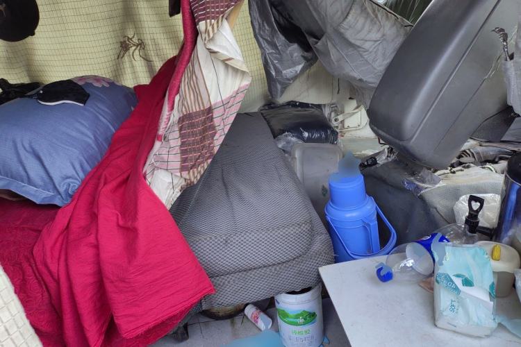 Used Jinbei Hiace 2011 2.0L 5th Generation Kuaiyunwang Standard Version 4G19 Left Rear Seat