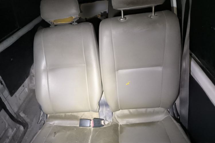 Used Jinbei Hiace 2011 2.0L 5th Generation Kuaiyunwang Standard Version 4G19 Left Rear Seat