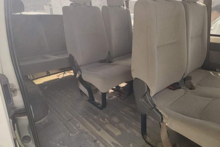 Used Jinbei Hiace 2011 2.2L 5th Generation Power King Deluxe Version 4G22D4B Left Rear Seat