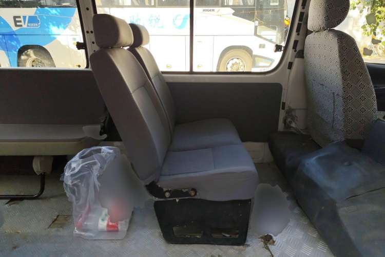Used Jinbei Hiace 2011 2.0L Fifth-Generation Kuaiyunwang Standard Version 4G21B Left Rear Seat