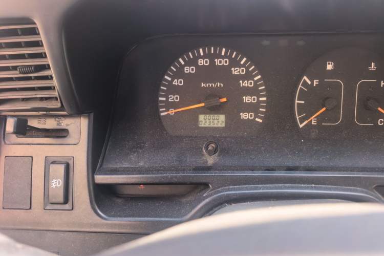 Used Jinbei Hiace 2011 2.0L Fifth-Generation Xiangyun Classic 4G20D4B Odometer Close Up