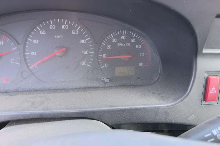 Used Jinbei Hiace 2011 2.0L 5th Generation Kuaiyunwang Standard Version 4G20B Odometer Close Up