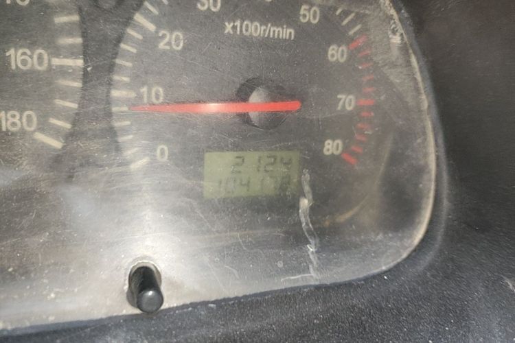 Used Jinbei Hiace 2011 2.0L 5th Generation Kuaiyunwang Standard Version 4G19 Odometer Close Up