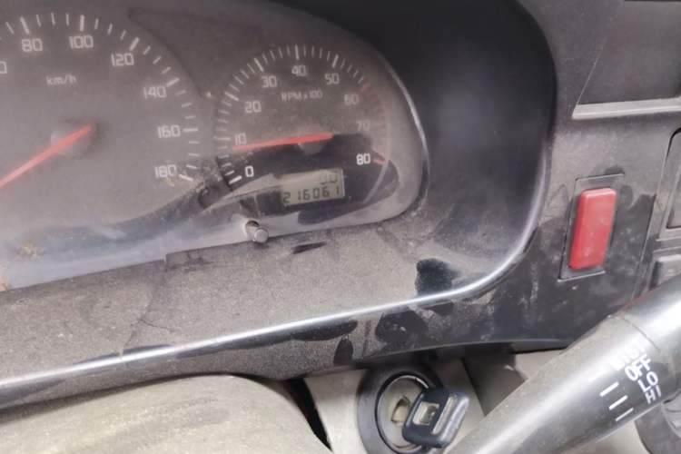 Used Jinbei Hiace 2011 2.0L Fifth-Generation Kuaiyun Classic V19 Odometer Close Up