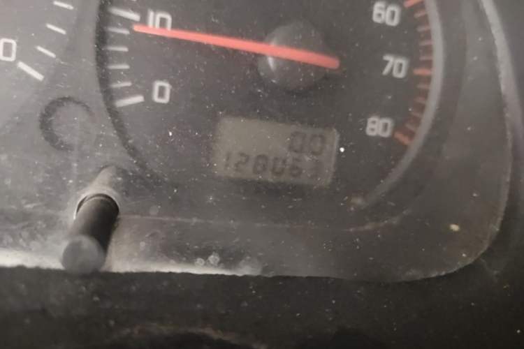 Used Jinbei Hiace 2011 2.0L 5th Generation Kuaiyunwang Luxury Edition 4G19 Odometer Close Up
