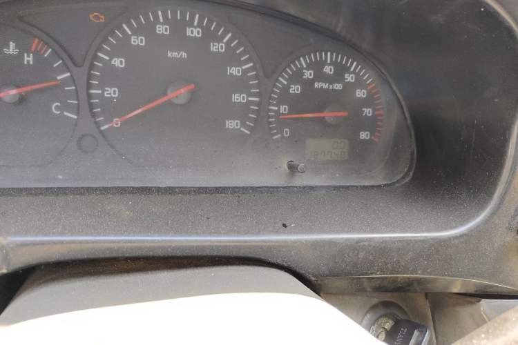 Used Jinbei Hiace 2011 2.0L Fifth-Generation Express Luxury V19 Odometer Close Up