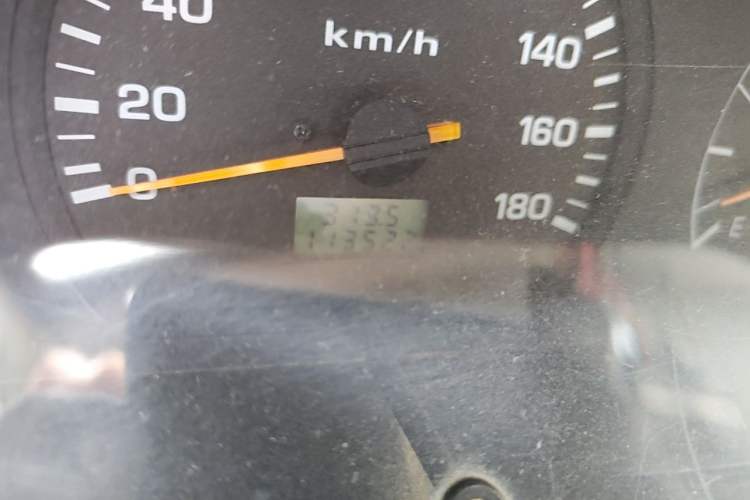 Used Jinbei Hiace 2011 2.0L 5th Generation Xiangyun Comfort Version 4G20D4B Odometer Close Up