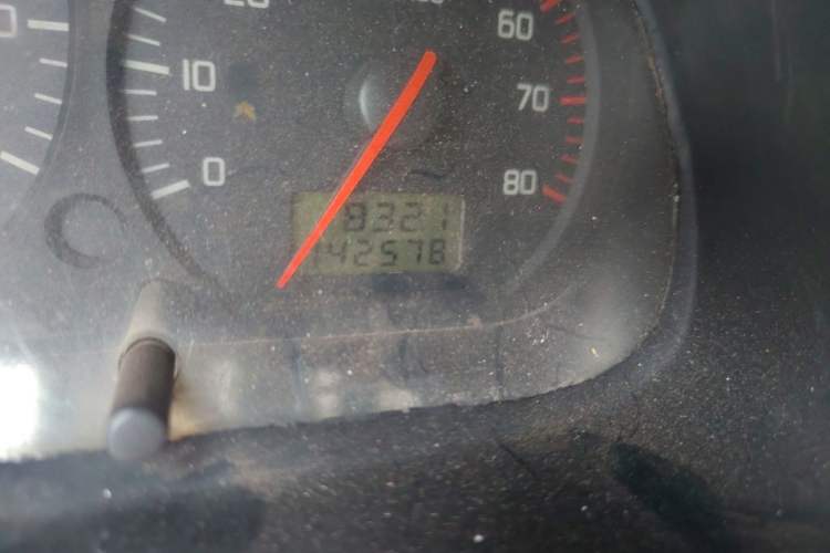 Used Jinbei Hiace 2011 2.0L Sixth-Generation Classic Standard 4G20D4B Odometer Close Up