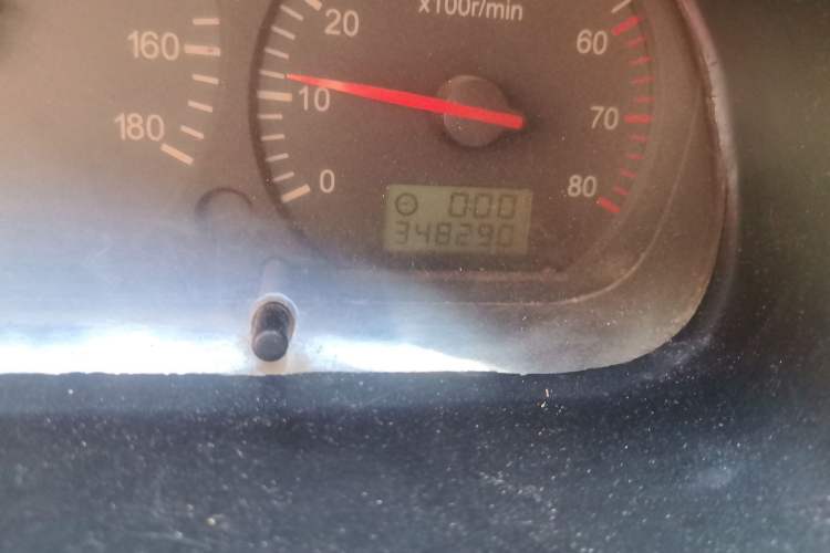 Used Jinbei Hiace 2011 2.0L 5th Generation Kuaiyunwang Comfort Z-Type 4G20B Odometer Close Up