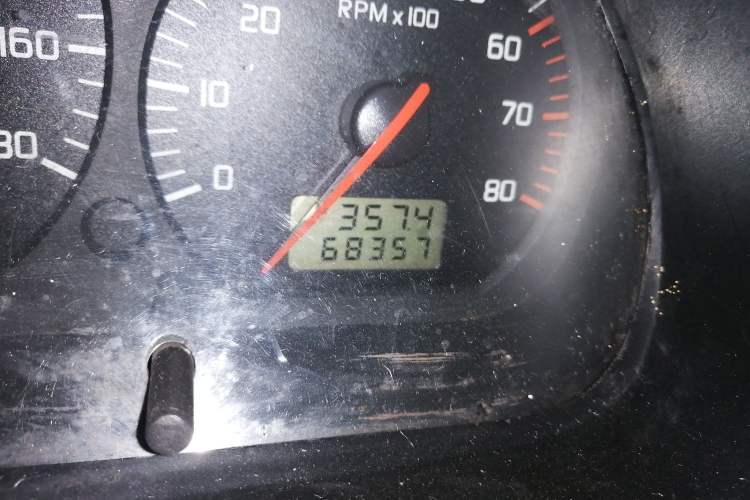 Used Jinbei Hiace 2011 2.0L Fifth-Generation Kuaiyun Classic Model V20 Odometer Close Up