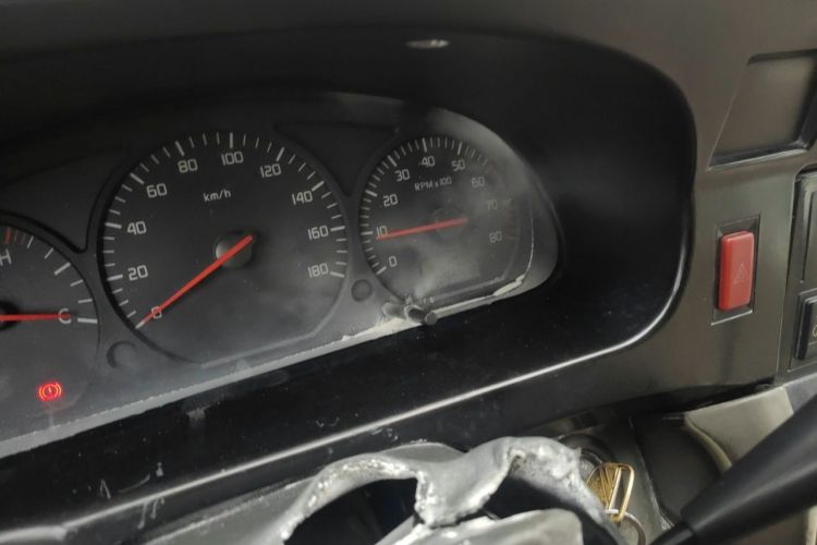 Used Jinbei Hiace 2011 2.0L 5th Generation Kuaiyunwang Standard Version 4G20B Odometer Close Up