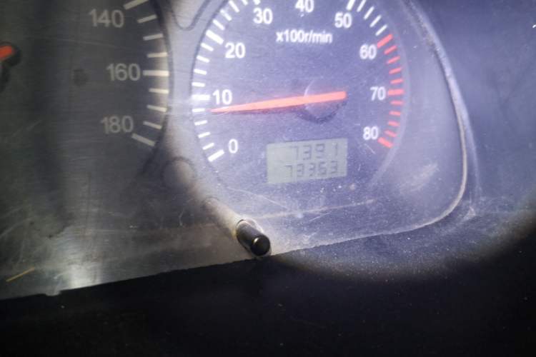 Used Jinbei Hiace 2011 2.0L 5th Generation Kuaiyunwang Luxury Version 4G20B Odometer Close Up
