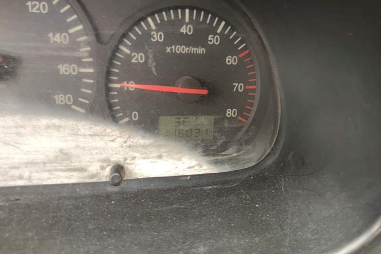 Used Jinbei Hiace 2011 2.0L Fifth-Generation Express Luxury V19 Odometer Close Up