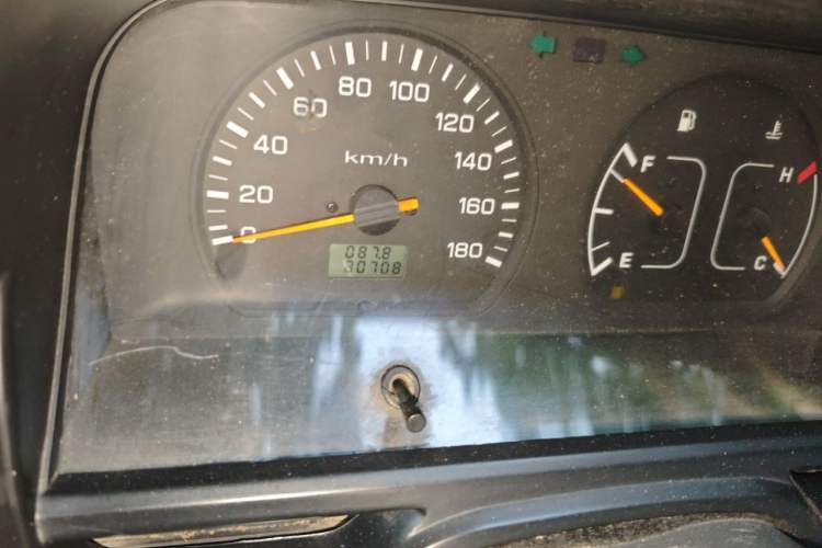 Used Jinbei Hiace 2011 2.0L 5th Generation Kuaiyunwang Luxury Edition 4G19 Odometer Close Up