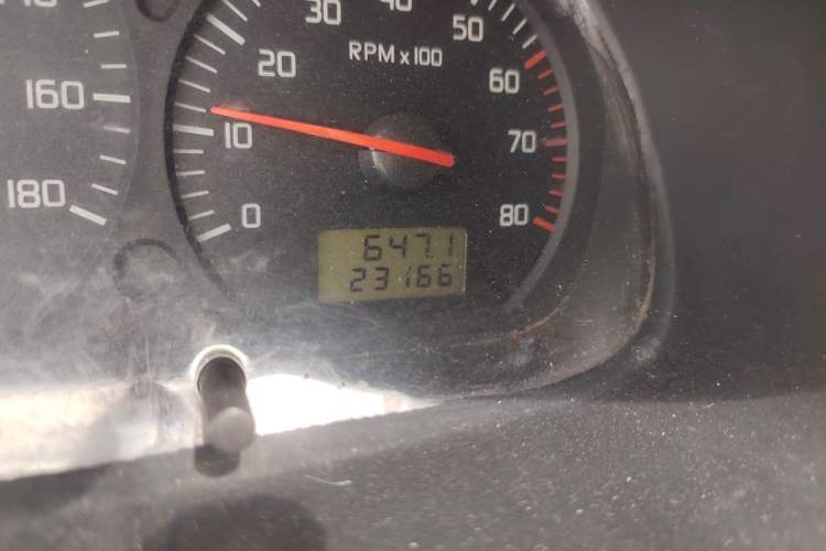 Used Jinbei Hiace 2011 2.0L 5th Generation Kuaiyunwang Standard Version 4G19 Odometer Close Up