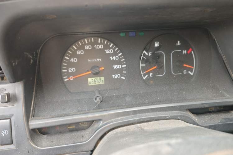Used Jinbei Hiace 2011 2.0L 5th Generation Kuaiyunwang Standard Version 4G19 Odometer Close Up