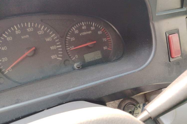 Used Jinbei Hiace 2011 2.0L 5th Generation Xiangyun Comfort Version 4G20D4B Odometer Close Up