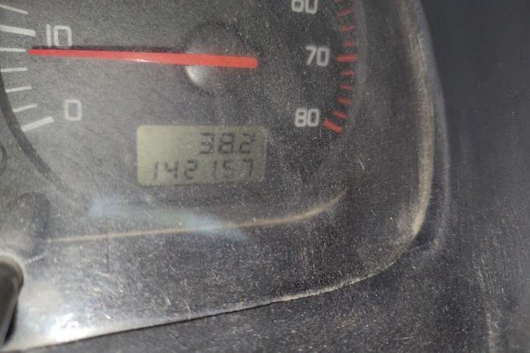Used Jinbei Hiace 2011 2.0L 5th Generation Kuaiyunwang Standard Version 4G19 Odometer Close Up