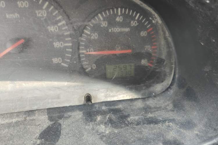 Used Jinbei Hiace 2011 2.0L 5th Generation Kuaiyunwang Standard Version 4G19 Odometer Close Up