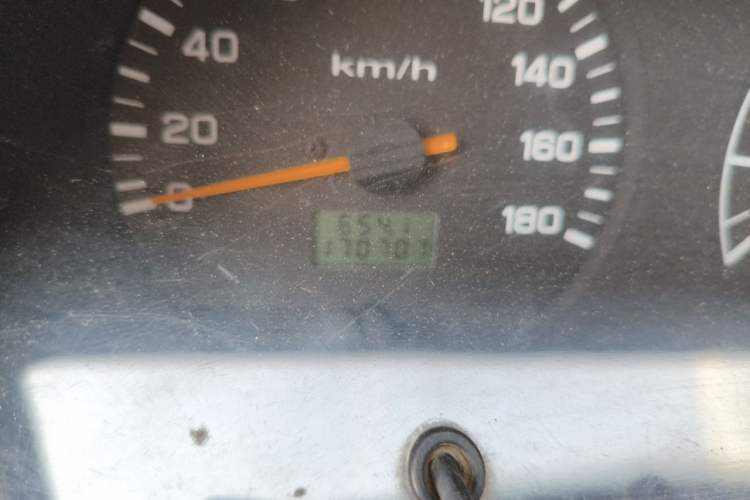 Used Jinbei Hiace 2011 2.0L Sixth-Generation Classic Standard 4G20D4B Odometer Close Up