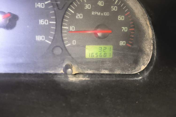 Used Jinbei Hiace 2011 2.0L 5th Generation Kuaiyunwang Standard Version 4G19 Odometer Close Up