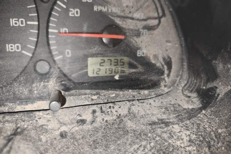 Used Jinbei Hiace 2011 2.0L 5th Generation Kuaiyunwang Comfort Z-Type 4G19 Odometer Close Up