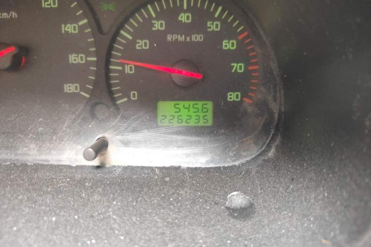 Used Jinbei Hiace 2011 2.0L 5th Generation Kuaiyunwang Standard Version 4G19 Odometer Close Up