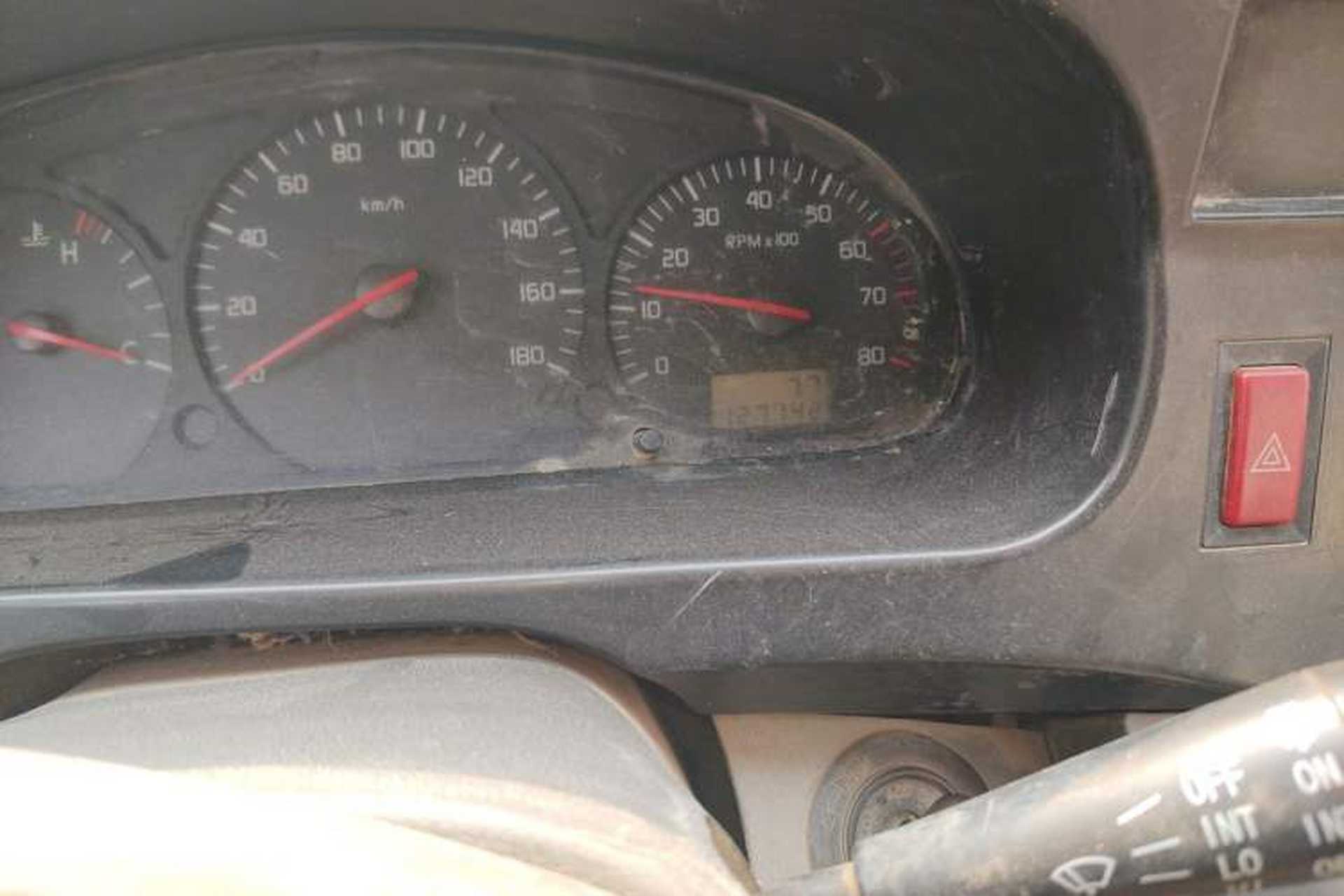 Used Jinbei Hiace 2011 2.0L 5th Generation Kuaiyunwang Standard Version 4G19 Odometer Close Up