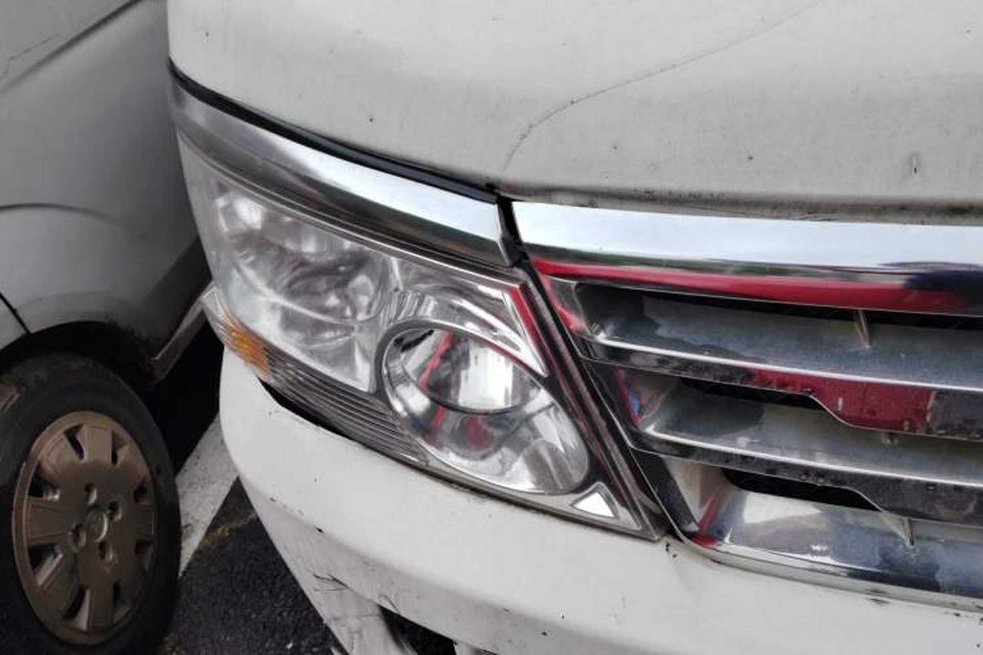 Used Jinbei Hiace 2011 2.0L 5th Generation Kuaiyunwang Comfort Z-Type 4G19 Right Front Headlight