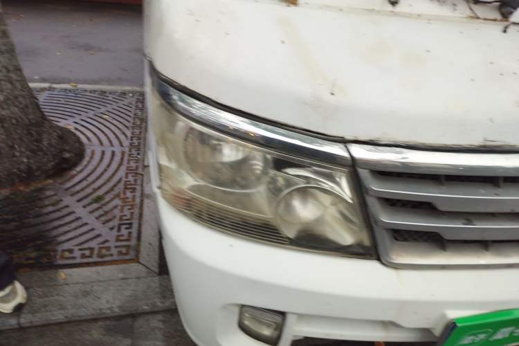 Used Jinbei Hiace 2011 2.0L 5th Generation Kuaiyunwang Standard Version 4G19 Right Front Headlight