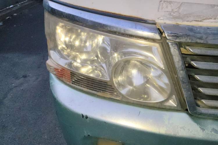 Used Jinbei Hiace 2011 2.0L 5th Generation Kuaiyunwang Standard Version 4G19 Right Front Headlight