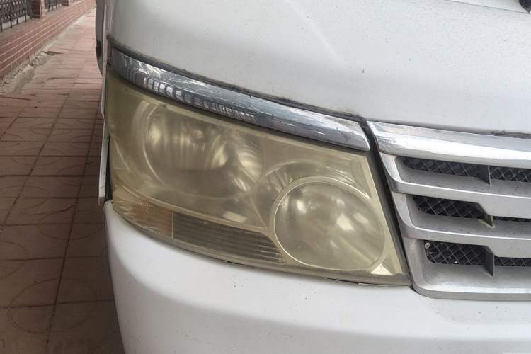 Used Jinbei Hiace 2011 2.0L 5th Generation Kuaiyunwang Standard Version 4G19 Right Front Headlight