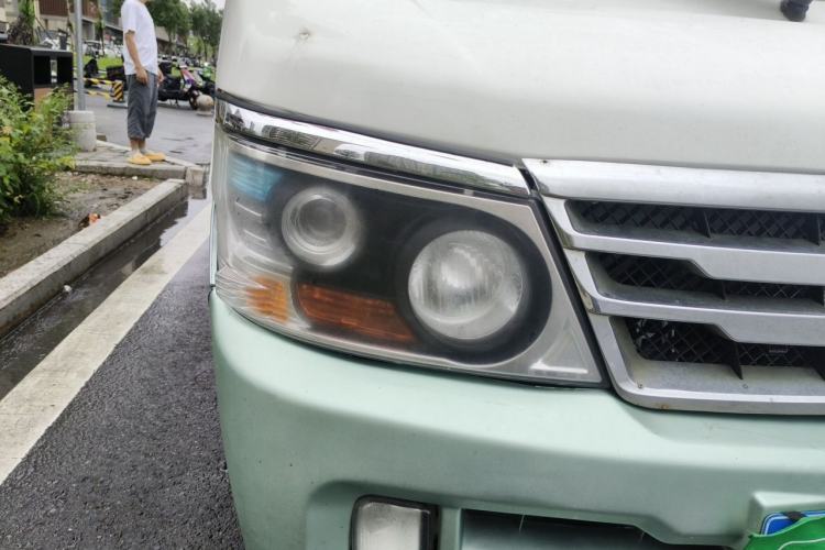 Used Jinbei Hiace 2011 2.0L Fifth-Generation Kuaiyun Classic V19 Right Front Headlight