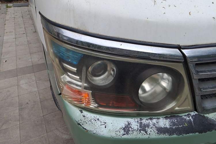 Used Jinbei Hiace 2011 2.0L 5th Generation Xiangyun Comfort Version 4G20D4B Right Front Headlight