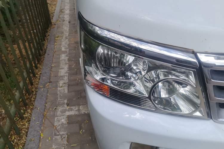 Used Jinbei Hiace 2011 2.0L 5th Generation Kuaiyunwang Comfort Z-Type 4G20B Right Front Headlight