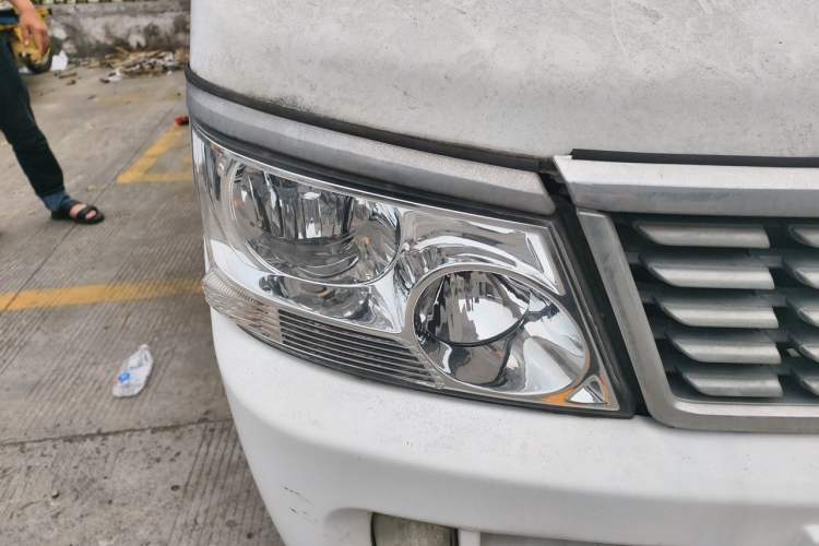 Used Jinbei Hiace 2011 2.0L Fifth-Generation Kuaiyunwang Standard Version 4G21B Right Front Headlight