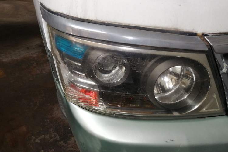 Used Jinbei Hiace 2011 2.0L Fifth-Generation Kuaiyun Classic Model V20 Right Front Headlight