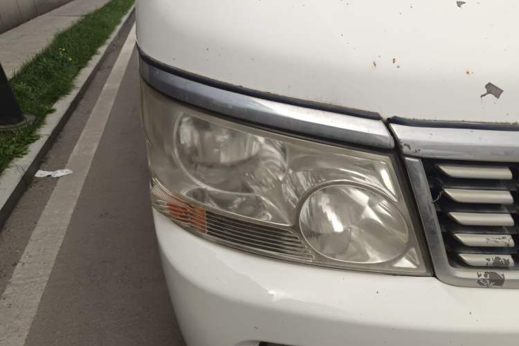 Used Jinbei Hiace 2011 2.0L 5th Generation Kuaiyunwang Luxury Edition 4G19 Right Front Headlight