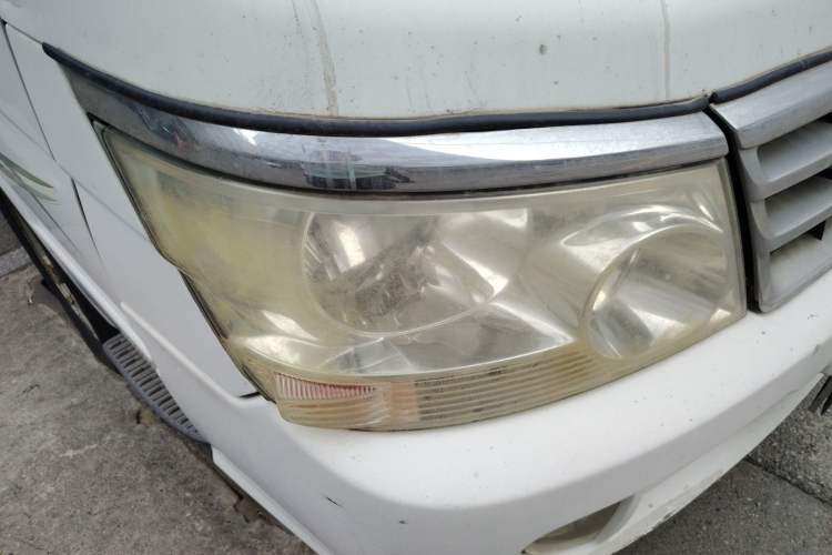 Used Jinbei Hiace 2011 2.0L 5th Generation Kuaiyunwang Luxury Version 4G20B Right Front Headlight