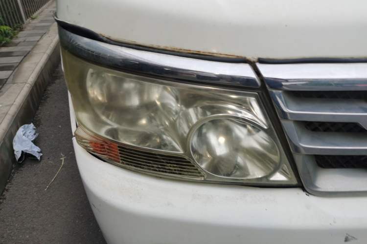 Used Jinbei Hiace 2011 2.0L 5th Generation Kuaiyunwang Luxury Edition 4G19 Right Front Headlight
