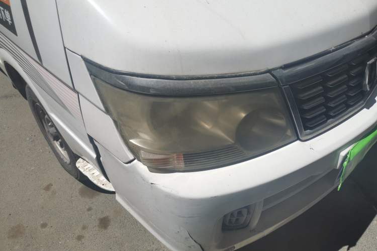 Used Jinbei Hiace 2011 2.0L 5th Generation Kuaiyunwang Standard Version 4G19 Right Front Headlight