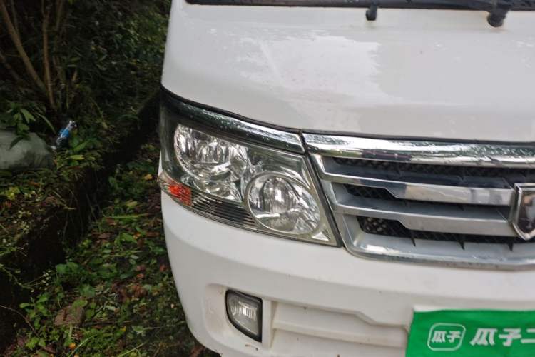 Used Jinbei Hiace 2011 2.0L 5th Generation Kuaiyunwang Luxury Edition 4G19 Right Front Headlight